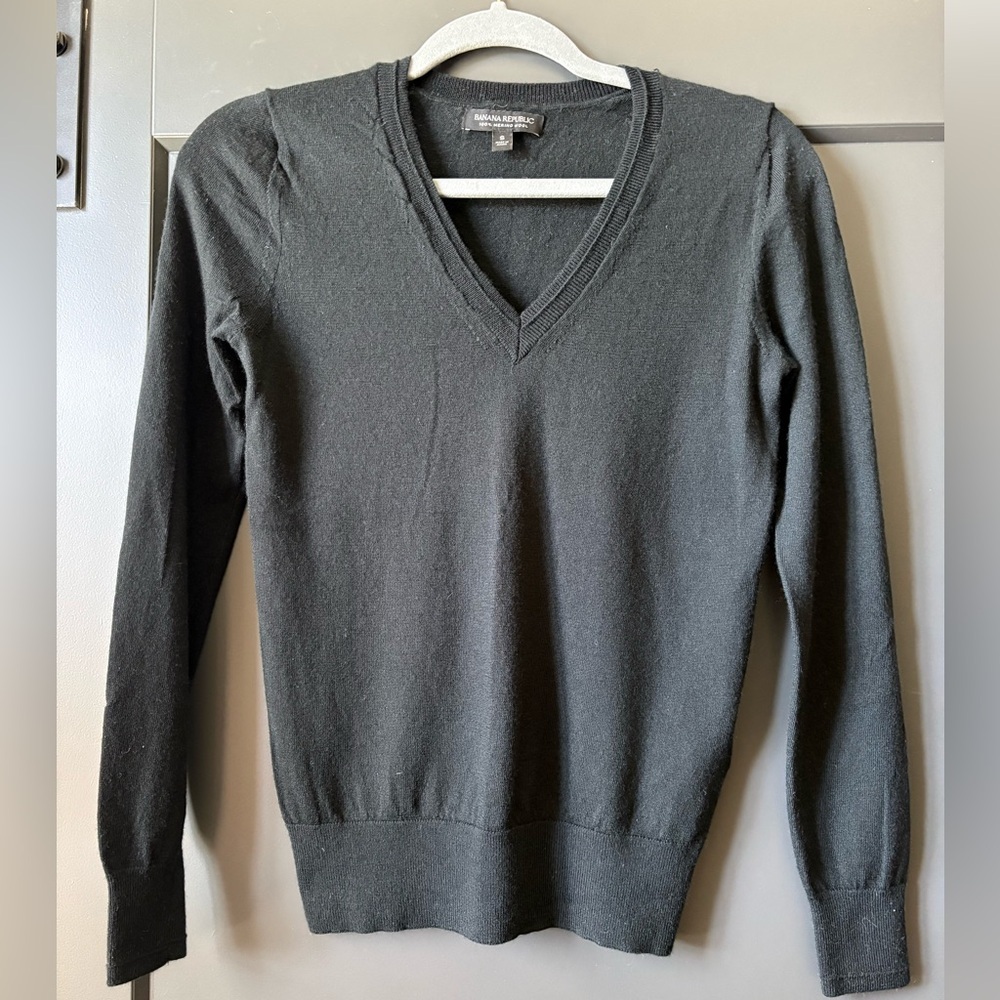 Banana Republic 100% Merino Wool V-Neck Sweater